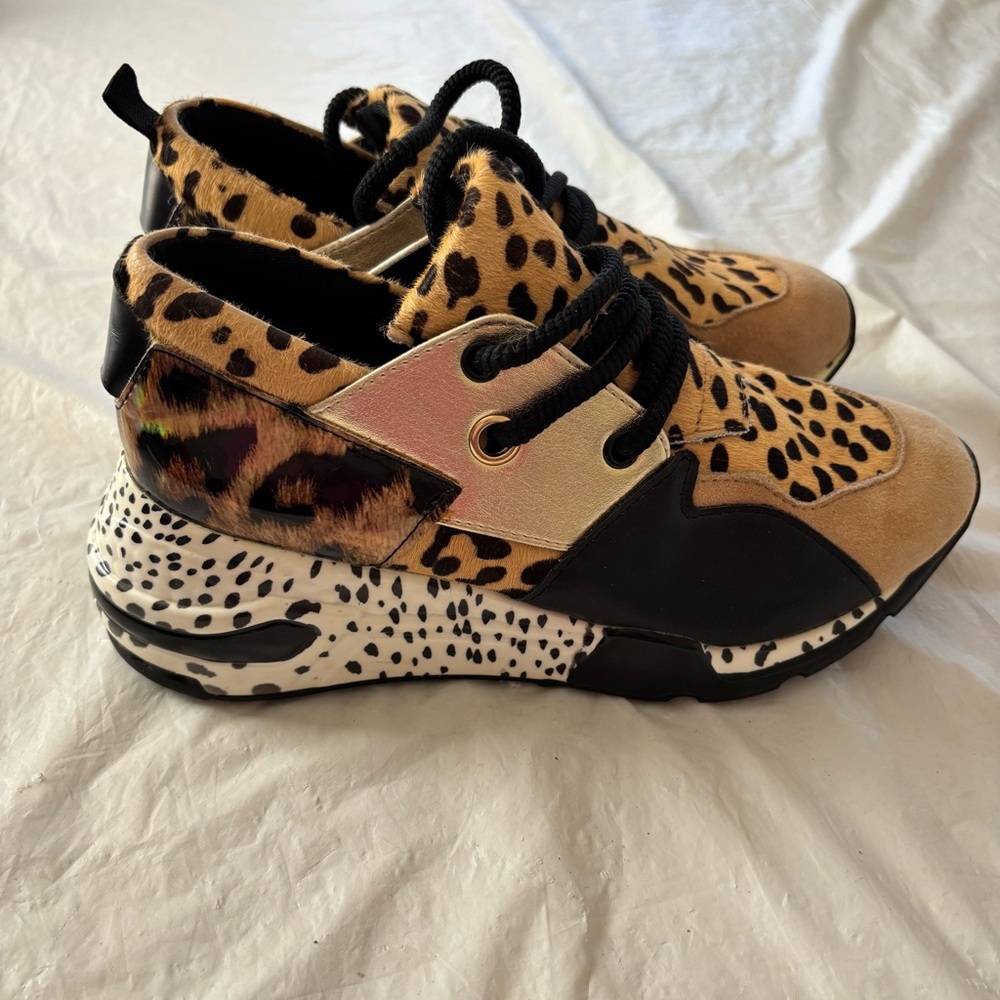 Steve Madden Cliff wedge Animal Print Sneakers SZ 7.5 Worn 1X Indoors - Picture 3 of 16